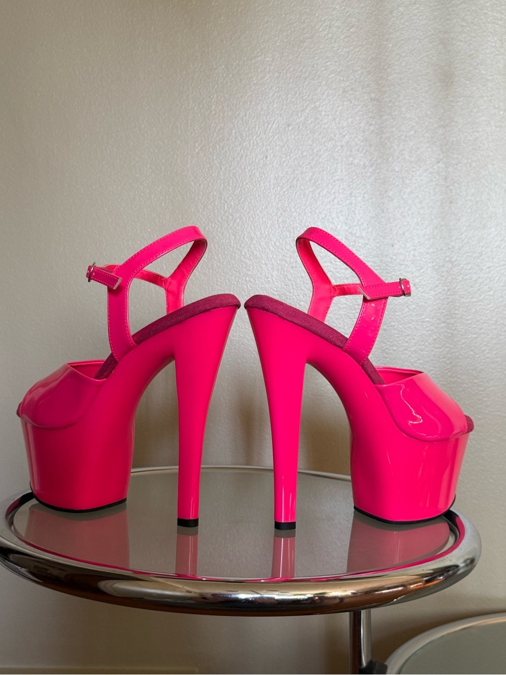 Pleaser Sky-309UV Neon Hot Pink Platform Heels | UV Reactive Glow | Women’s 10